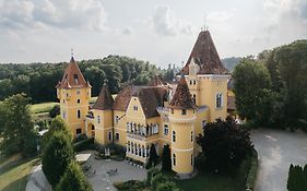 Georgi Schloss - Boutique Hotel Ehrenhausen Exterior photo