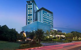 Hotel Wyndham Panbil Batam Exterior photo