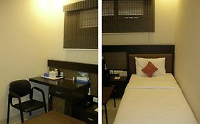 Bed and Breakfast Harsha Residency à Tirupati Room photo