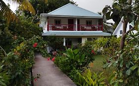 Lucy's guesthouse La Digue  Exterior photo