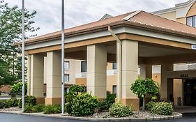 Quality Inn & Suites Warrenton Exterior photo