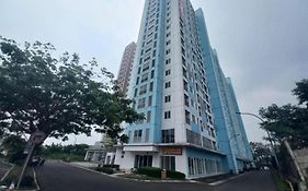 Oyo 94036 Apartement Sentraland By Helen Mangement Karawang Exterior photo