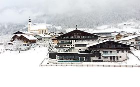 Hotel Sonnhof By Vitus Winkler à Sankt Veit im Pongau Exterior photo