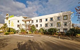 B&B HOTEL Nantes Atlantis Le Zenith Saint-Herblain Exterior photo