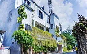 Oyo Life 91205 Rindang Guesthouse Syariah Karawang Exterior photo