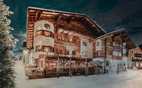 Dorfhotel Gluecksschmiede Saalbach-Hinterglemm Exterior photo