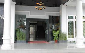 Gran Malindo Hotel Bukittinggi Exterior photo