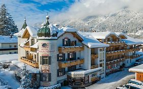 Hotel Staudacherhof History & Lifestyle Garmisch-Partenkirchen Exterior photo