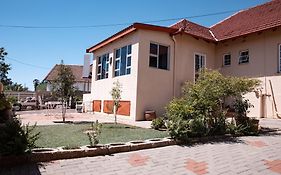 Bed and Breakfast Emerald Bed&Breakfast à Windhoek Exterior photo