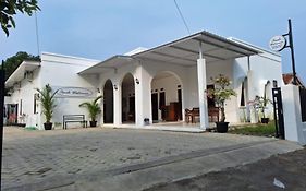 Hotel Omah Watumas à Purwokerto Exterior photo