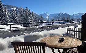 Boutique Hotel Alpenrose Gstaad Exterior photo