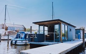 Hotel Modern Houseboat With Air Conditioning Located In Marina à Uitgeest Exterior photo