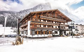 Hotel Das Falkenstein à Kaprun Exterior photo