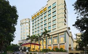 Hotel Courtyard By Marriott Bandung Dago Exterior photo