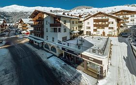 Naturhotel Feriengut Darrehof Serfaus Exterior photo