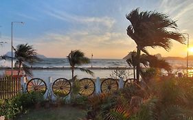 Hotel Seesea Thai Wooden House On Beachfront à Prachuap Khiri Khan Exterior photo