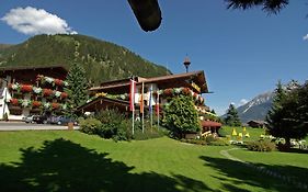 Hotel Almhof Neustift im Stubaital Exterior photo