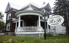 Le Petit Château Montebello B&B Exterior photo