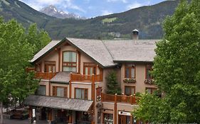 Brewster'S Mountain Lodge Banff Exterior photo