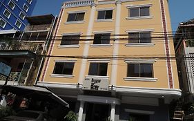 The Grey Guesthouse Phnom Penh Exterior photo