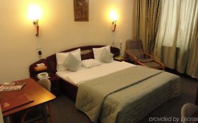 Relax Comfort Suites Hotel Bucarest Room photo