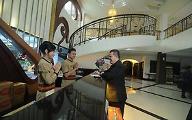 Hotel Swarna Dwipa Palembang Exterior photo