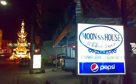 Auberge de jeunesse Moon House At Clock Tower à Chiang Rai Exterior photo