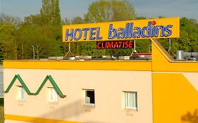 Hotel Balladins Savigny-Le-Temple Exterior photo