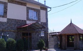 Hotel Dvorik à TTchernivtsi Exterior photo