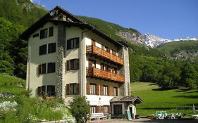 Hotel Mont Gelé à Ollomont Exterior photo