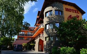 Hotel Oasis Braşov Exterior photo