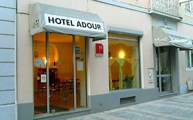 Hôtel Adour Pau Exterior photo