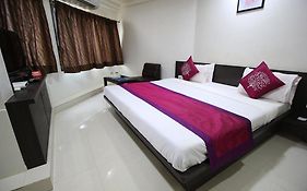 Oyo Rooms Yagnik Road Rajkot Exterior photo