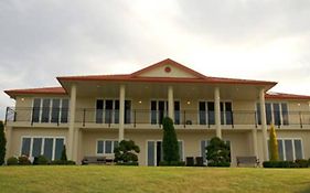 Angel Luxury Lodge Blenheim Exterior photo