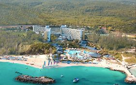 Hotel Breezes Trelawny à Trewlany Beach Exterior photo