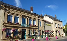 Hotel Logis La Sapinière à Remilly-Aillicourt Exterior photo