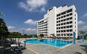 Hotel Clarks Avadh à Lucknow Exterior photo