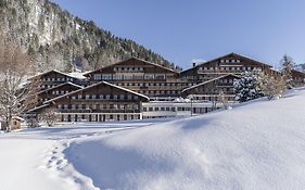 Hotel Huus Gstaad à Saanen Exterior photo