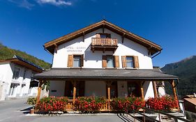 Hotel Garni Alpenrose - Grusaida à Scuol Exterior photo