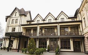 Georg Palace Hotel TTchernivtsi Exterior photo