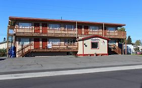 Bent Prop Inn & Hostel Midtown Anchorage Exterior photo