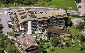 Hotel Gran Paradis Campitello di Fassa Exterior photo