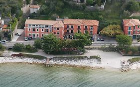 Hotel Residence Sirenella Torri Del Benaco Exterior photo