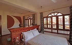 Vardan Resort n' Apartment Pokhara Exterior photo