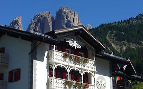 Villa Kofler Wonderland Resort Campitello di Fassa Exterior photo