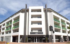 Aparthotel Abode Tuggeranong à Canberra Exterior photo