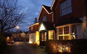 Corner House Hotel Gatwick With Bookable Holiday Parking Horley Exterior photo