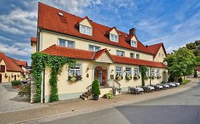 Hotel Brauereigasthof Zum Loewenbraeu à Adelsdorf Exterior photo