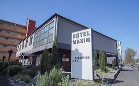 Hotel Maxim Langenfeld  Exterior photo