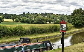 Hotel Narrowboat At Weedon à Weedon Bec Exterior photo